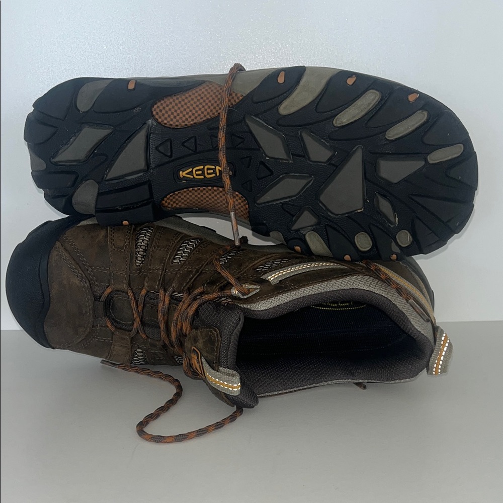 KEEN Men's Voyageur Hiking Shoe in the "Black Olive/Inca Gold" colorway.